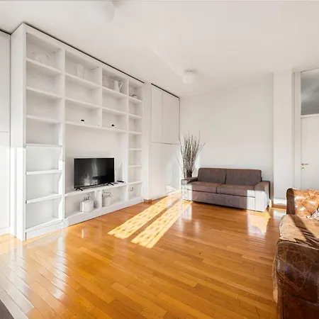 Duomo Dietro L'angolo 밀라노