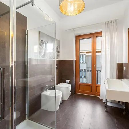 Duomo Dietro L'angolo * 밀라노