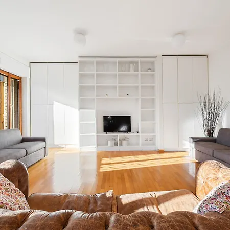 Duomo Dietro L'angolo * 밀라노