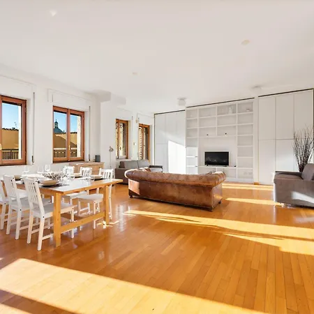 Duomo Dietro L'angolo * 밀라노