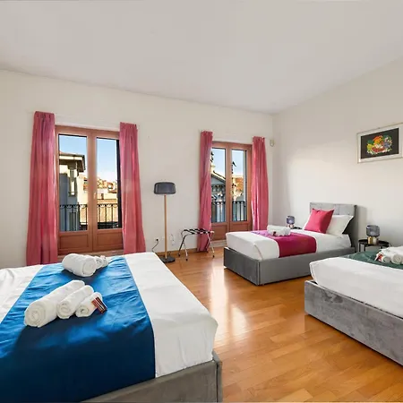 Duomo Dietro L'angolo 밀라노